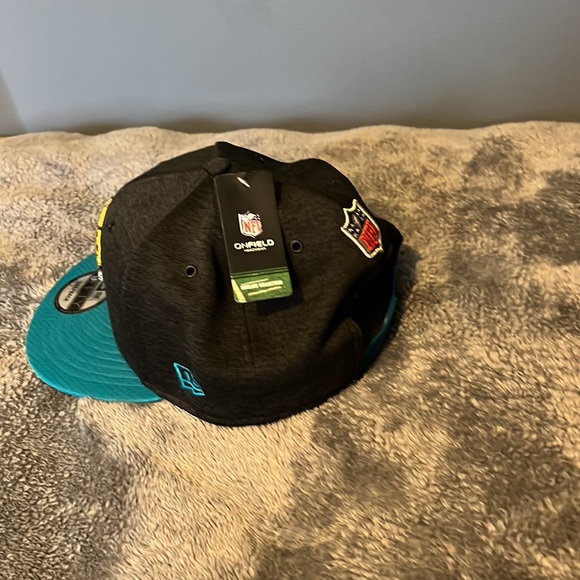 New Era adjustable size jaguars hat - Picture 2 of 3
